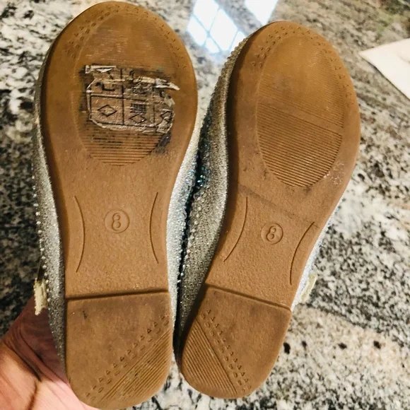 Olive & Edie Girls Toddler Sparkling Shoes. Size 8. - Picture 3 of 3